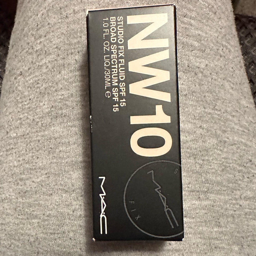 MAC Cosmetics Studio Fix Fluid SPF 15 NW10 foundation